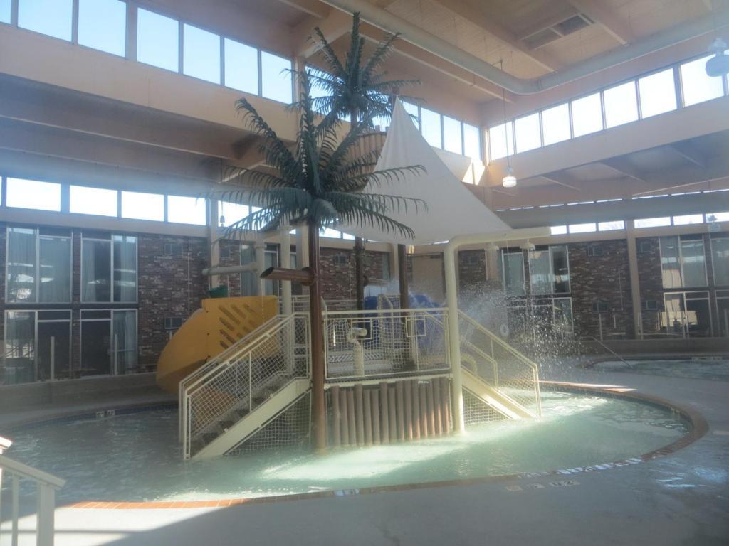 Howard Johnson Grand Forks Extérieur photo