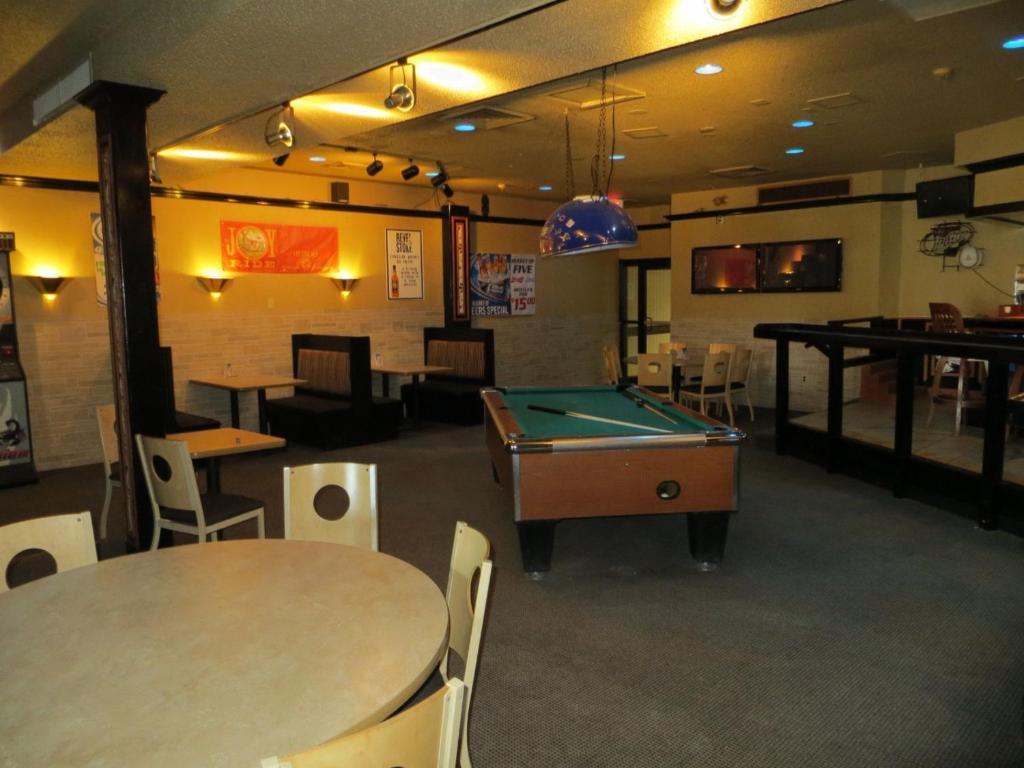Howard Johnson Grand Forks Extérieur photo